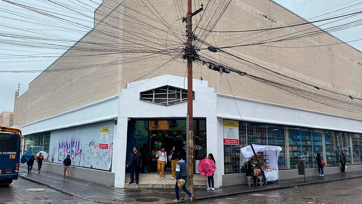 Famsa del centro es ahora una tienda de articulos provenientes de Asia